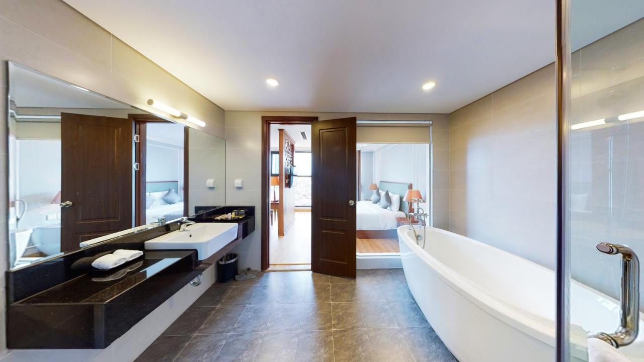 Cau Giay Hotel - By Bay Luxury Hanoi Esterno foto